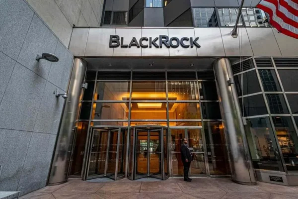 BlackRock Freezes $1.2B as Investor Exit Rush Triggers Panic
