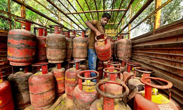 Chhattisgarh raids seize 1000 cylinders in massive LPG crackdown