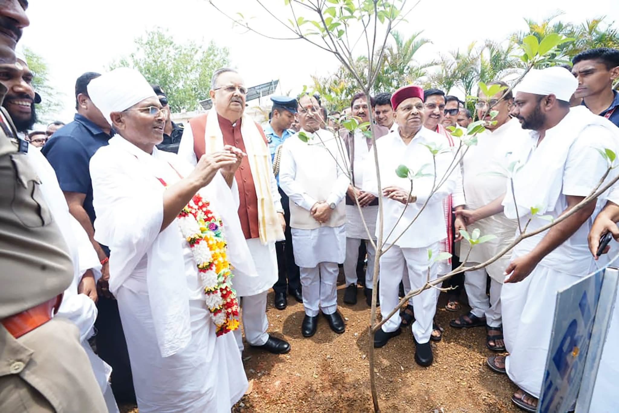Spiritual Grace and Good Governance: CM Sai and Revered Saints Celebrate Kabir Jayanti