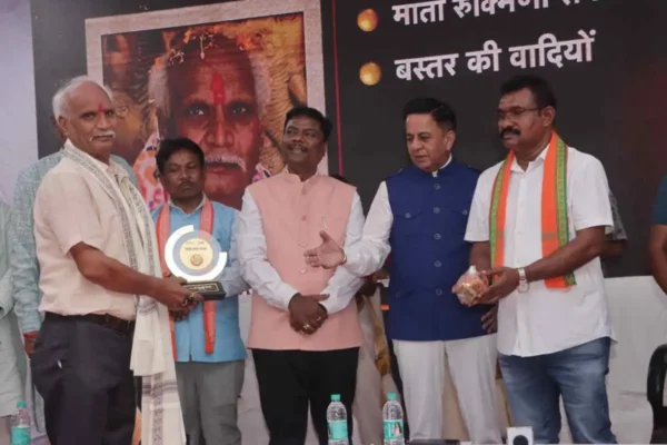 From the Shadows of Conflict to the Light of Education: 36 Years of Shivmani Tiwari’s Unwavering Service Honoured in Sukma