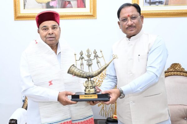 Thawarchand Gehlot Meets CM Vishnu Deo Sai, Receives Warm Welcome in Raipur