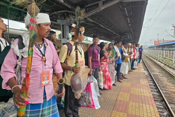 Bastar’s 164-Member Delegation Heads to Meet President Murmu
