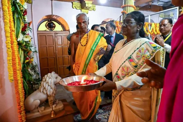 President Murmu Visits Bastar’s Maa Danteshwari Temple, Prays for Nation’s Peace and Prosperity 31 President Murmu Visits Bastar’s Maa Danteshwari Temple, Prays for Nation’s Peace and Prosperity