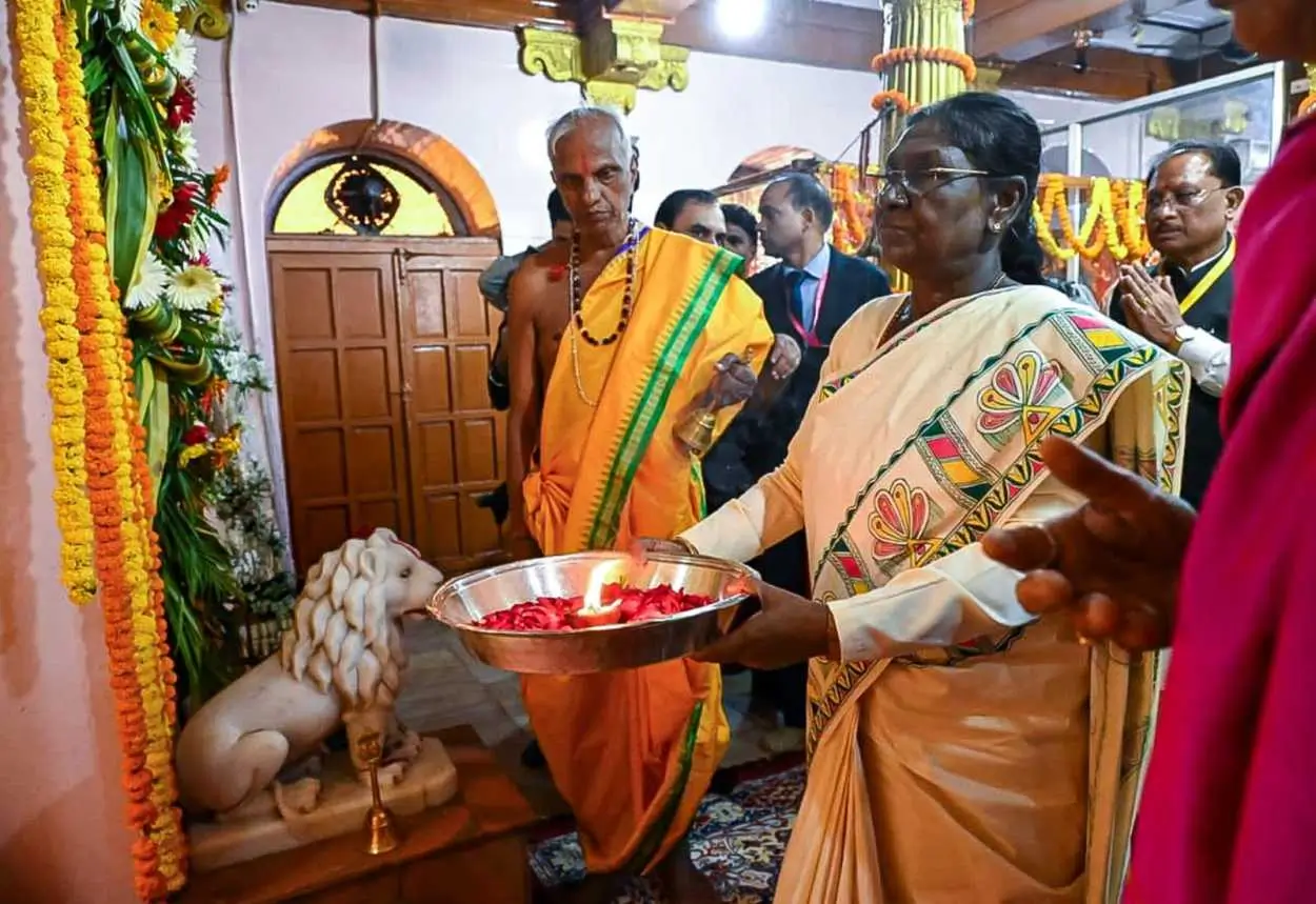 President Murmu Visits Bastar’s Maa Danteshwari Temple, Prays for Nation’s Peace and Prosperity