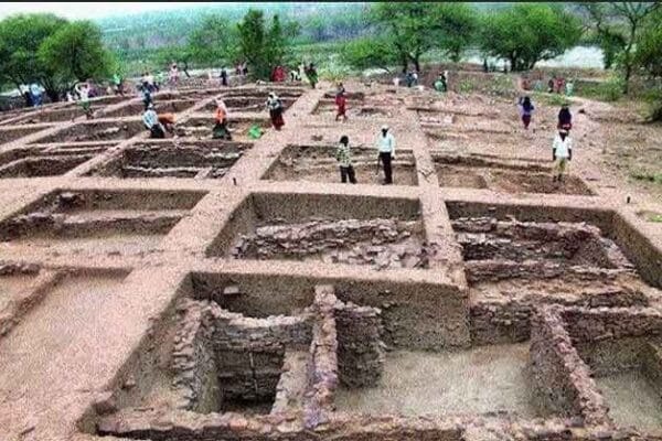 A Historical Pitstop: Exploring the Ancient Ravan Tila in Tarighat